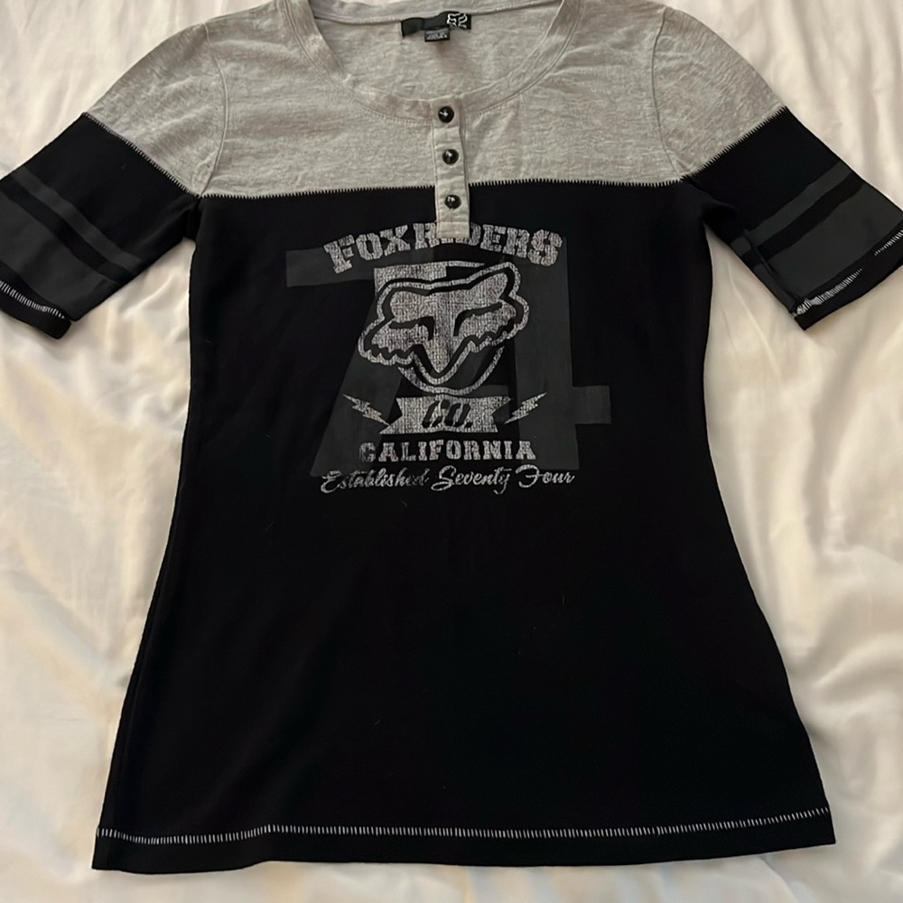 Fox Two-Tone Black and Gray Quarter Sleeve Tee